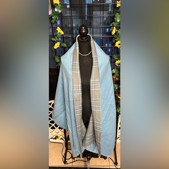 New Code22 One Size Oversized 30” x 84” Light Blue & Grey Plaid Wrap Shawl - Picture 10 of 11